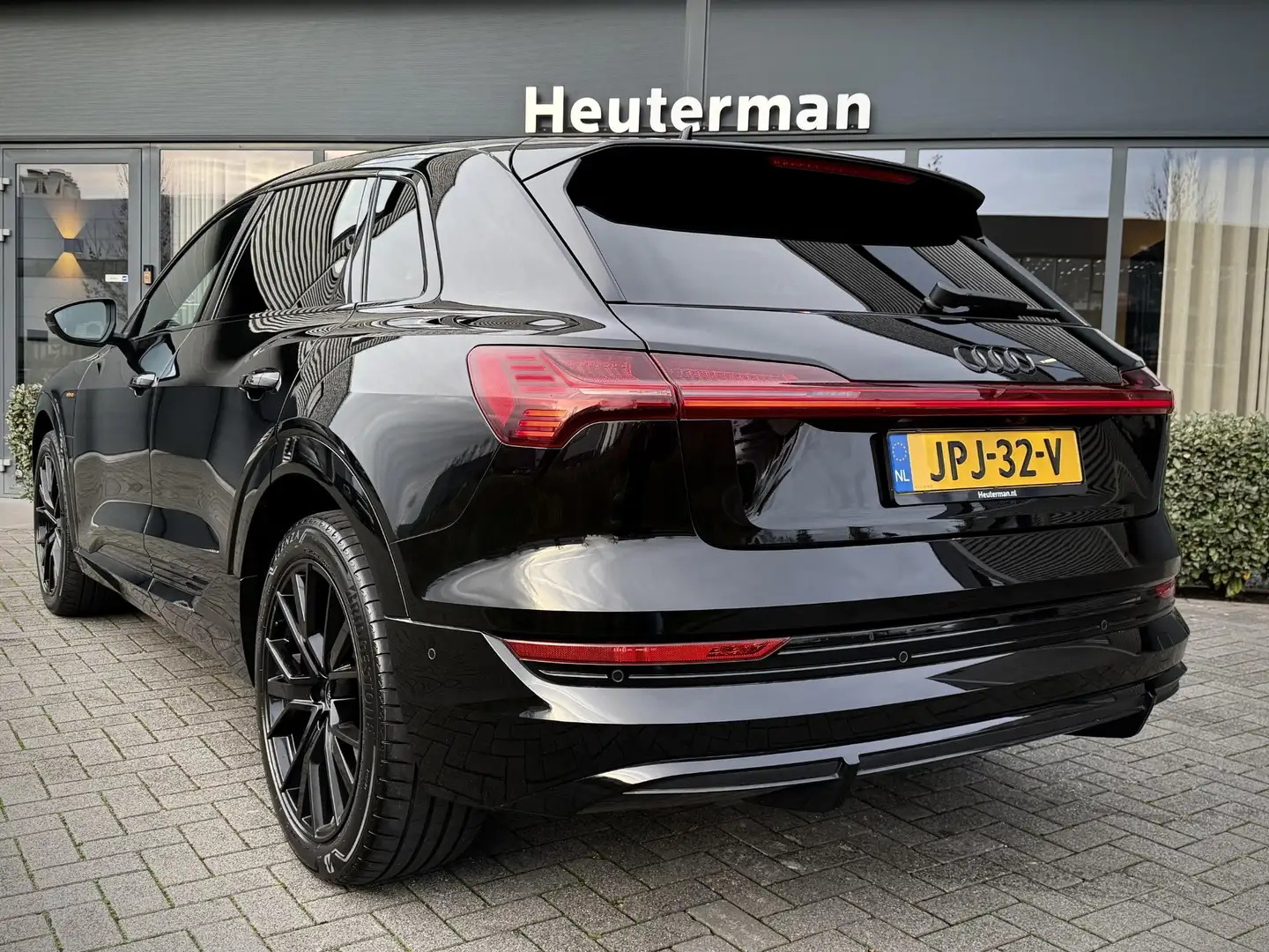 Audi e-tron E-Tron 50 Quattro S line Black Edition/ Sfeerverl. Zwart - 2
