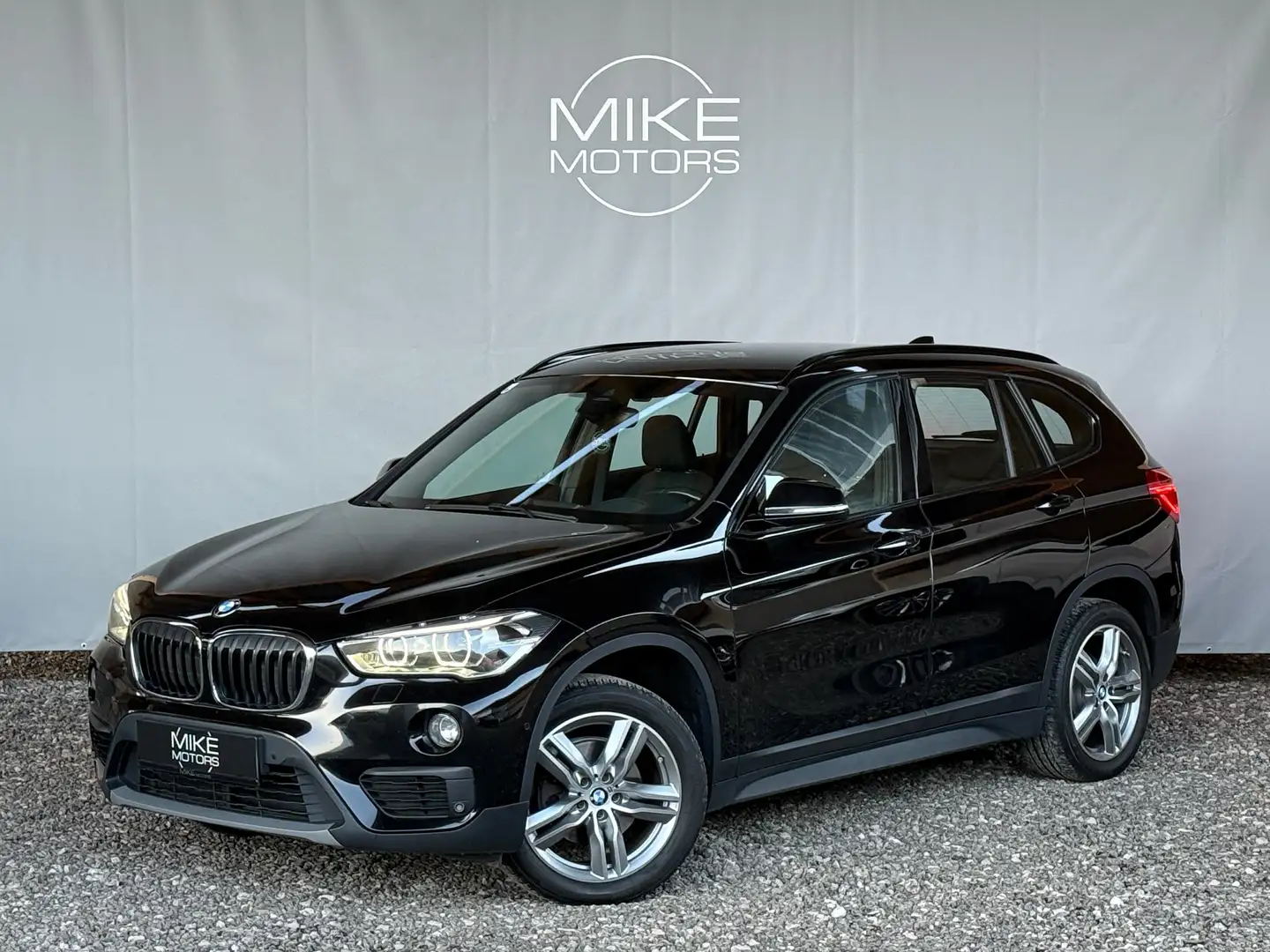 BMW X1 xDrive18d Advantage Aut. Noir - 1