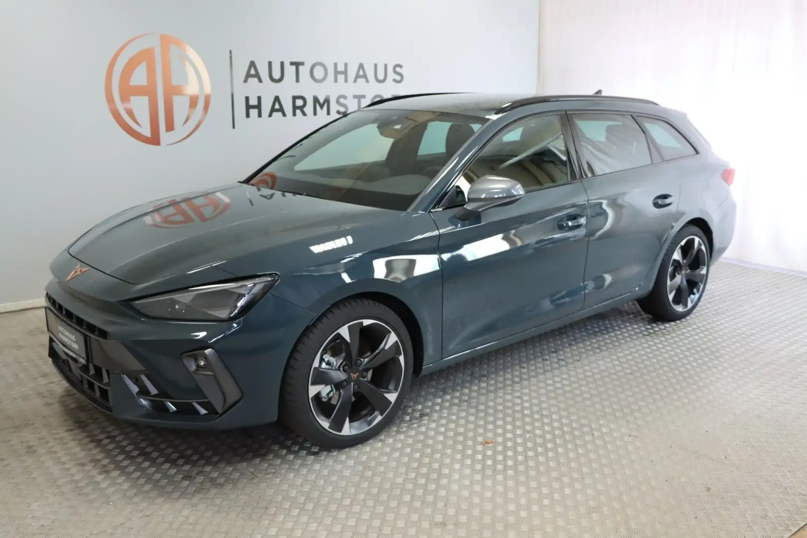 CUPRA Leon Sportstourer 1.5 eTSI AHK Matrix Kamera Albastru - 2