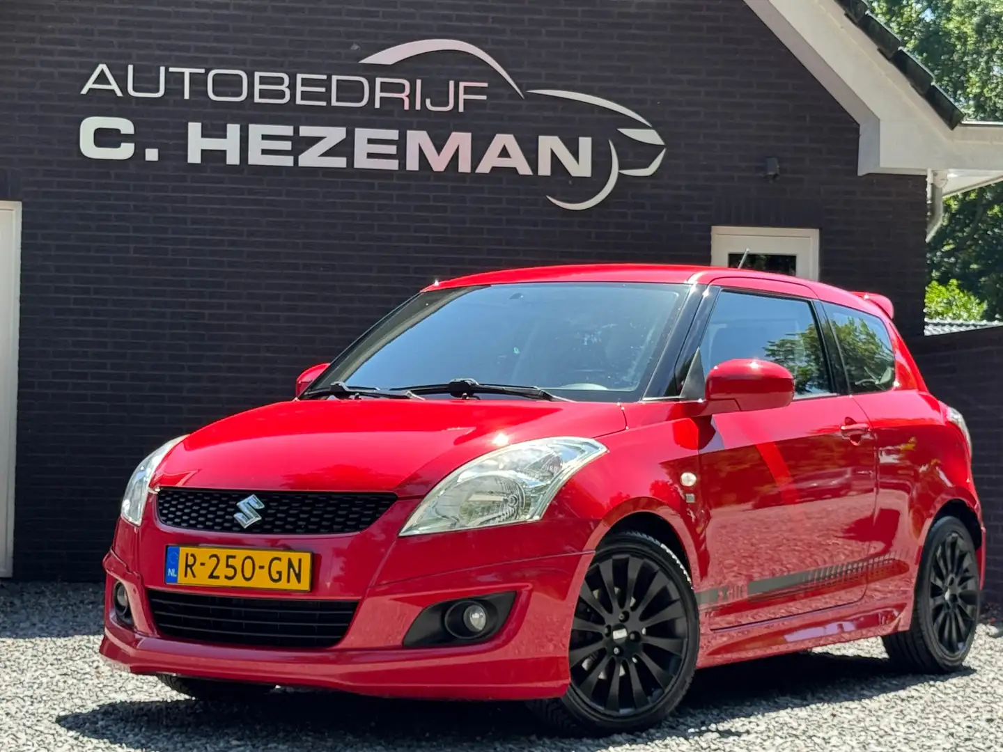 Suzuki Swift 1.2 Xite Panoramadak Cruise Control Climate Contro Rouge - 1