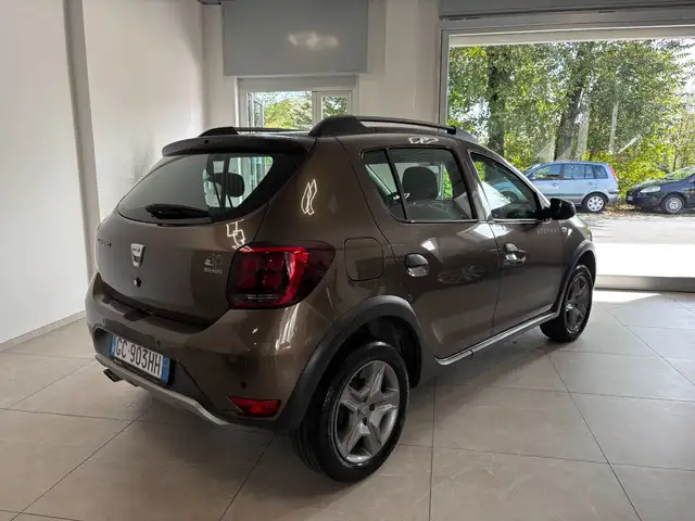Dacia Sandero view 6