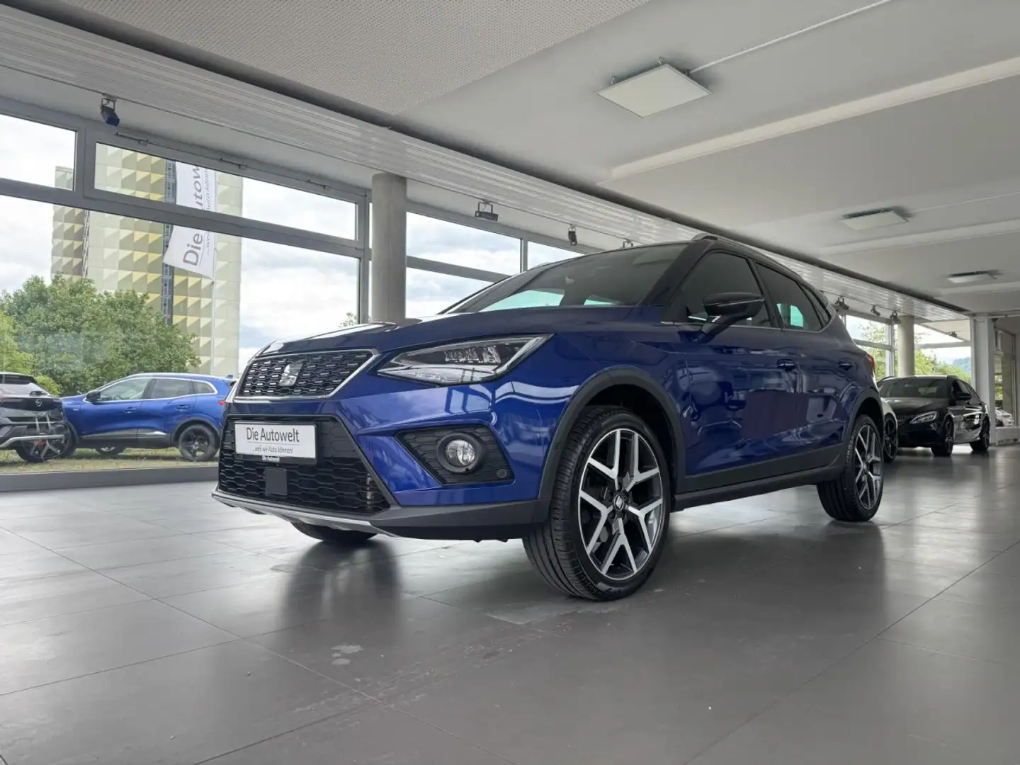 SEAT Arona Xcellence 1.0 TSI DSG NAVI LED ACC SHZG BT Klima Blau - 2