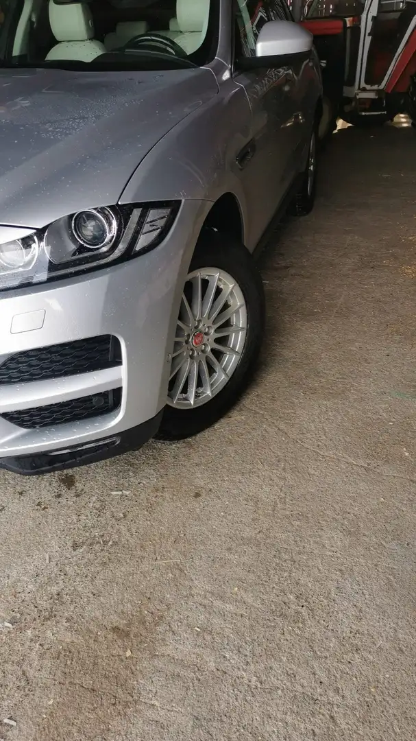 Jaguar F-Pace F-Pace 20d AWD Prestige Aut. Prestige Срібний - 1