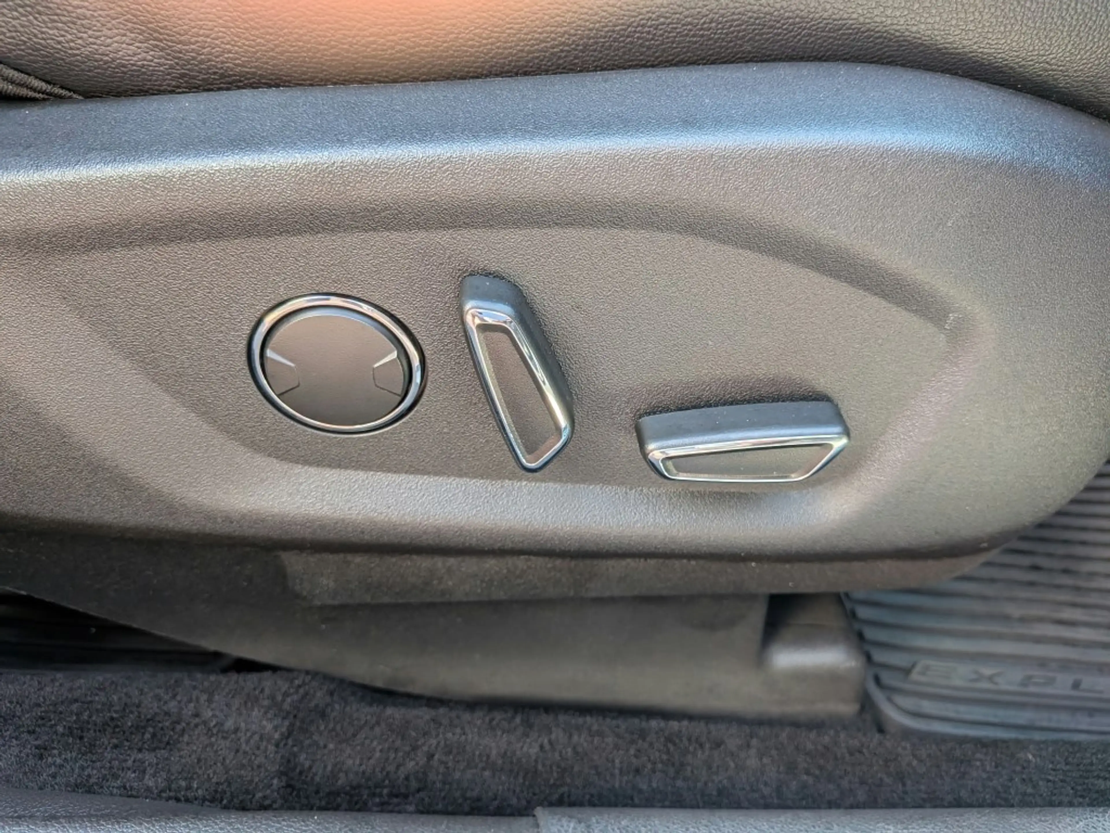 Ford Explorer 3.5 V6 370 PK 7 persoons — photo 22