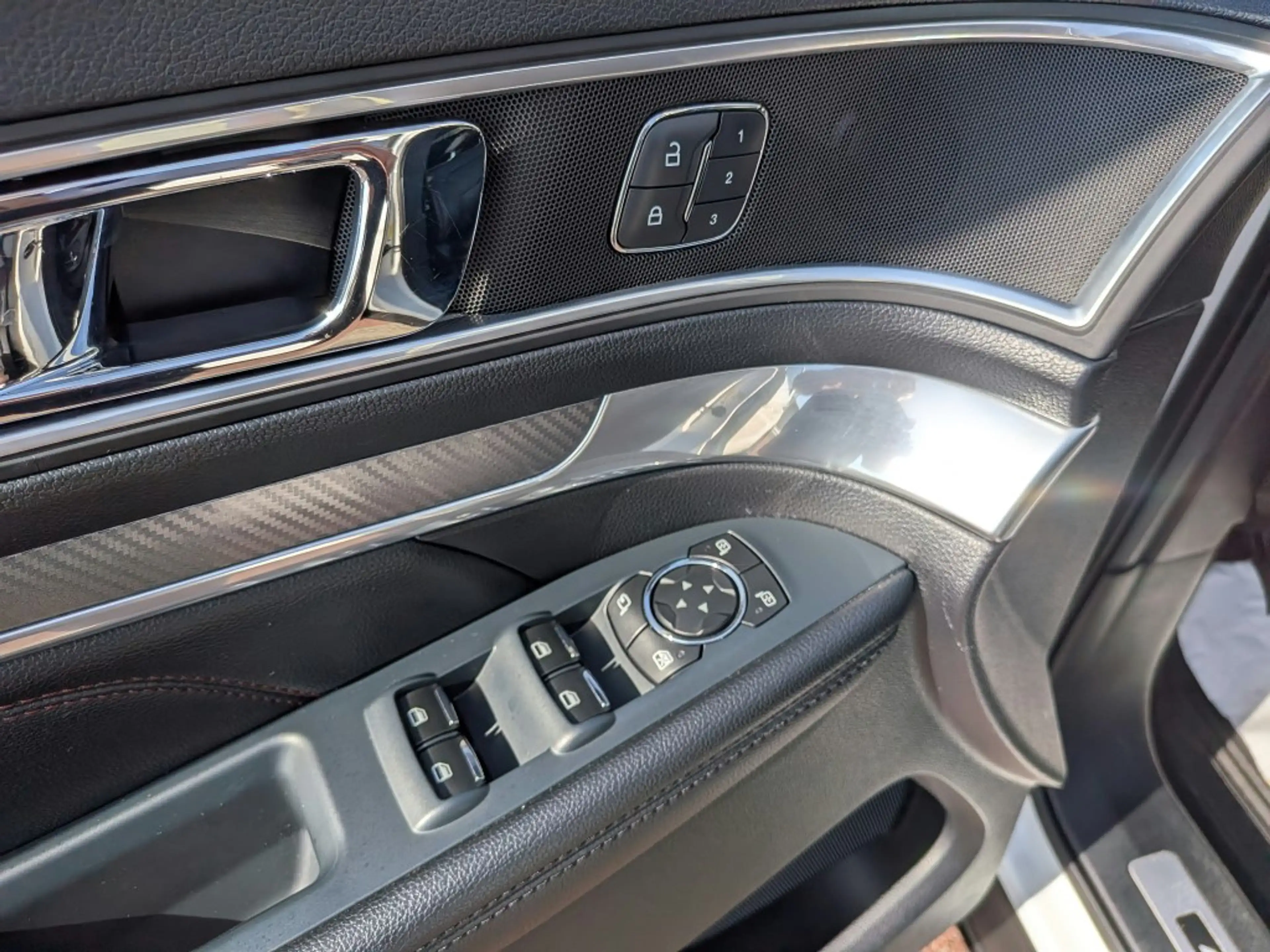 Ford Explorer 3.5 V6 370 PK 7 persoons — photo 28