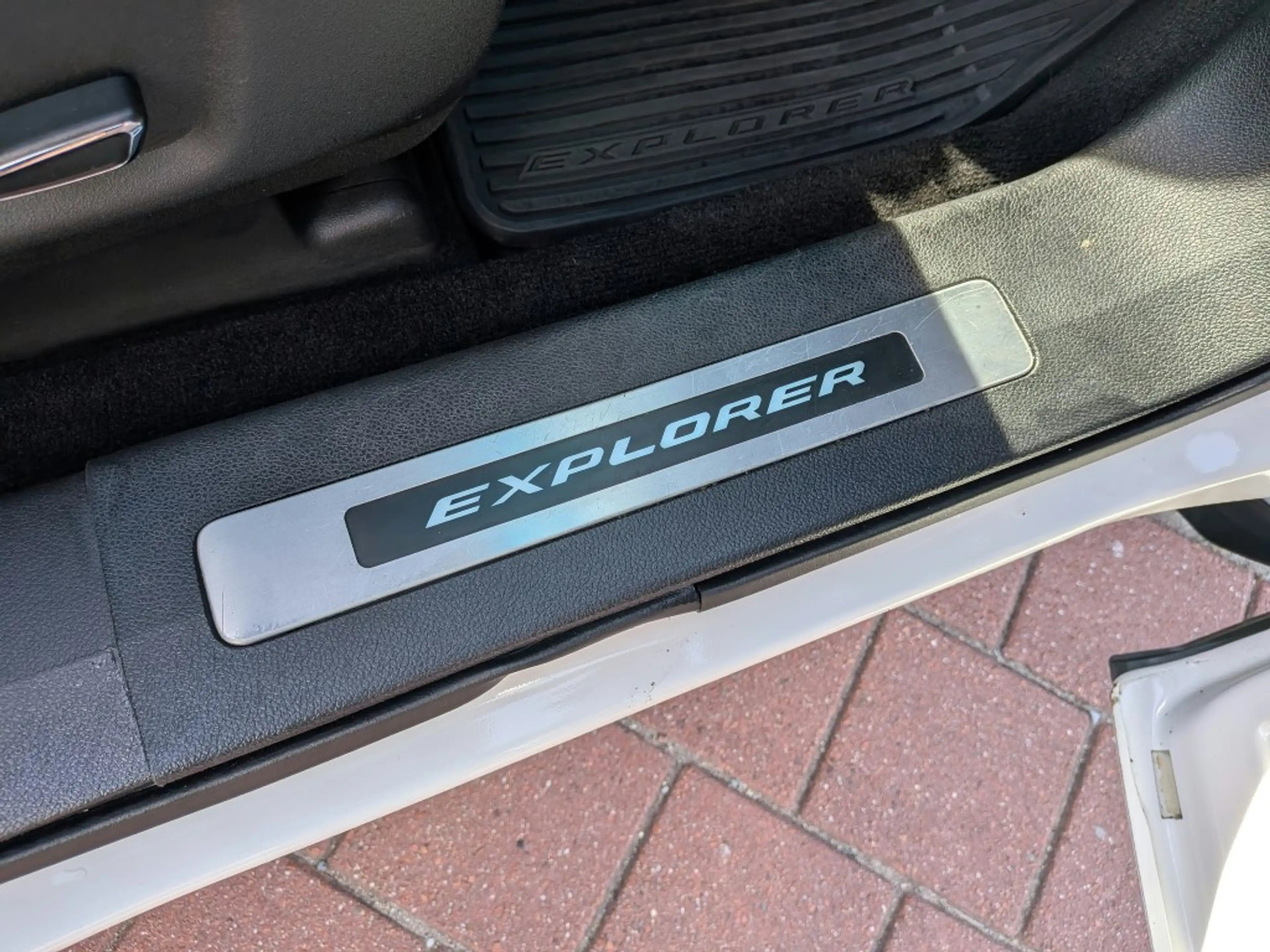 Ford Explorer 3.5 V6 370 PK 7 persoons — photo 23