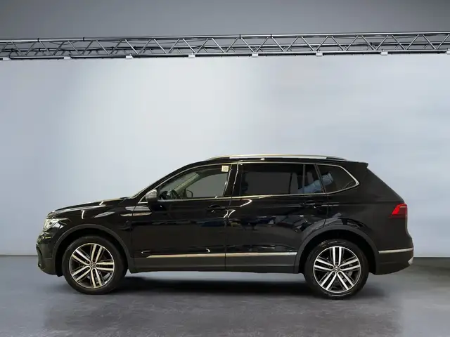 Volkswagen Tiguan Allspace view 3