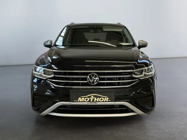 Volkswagen Tiguan Allspace view 6