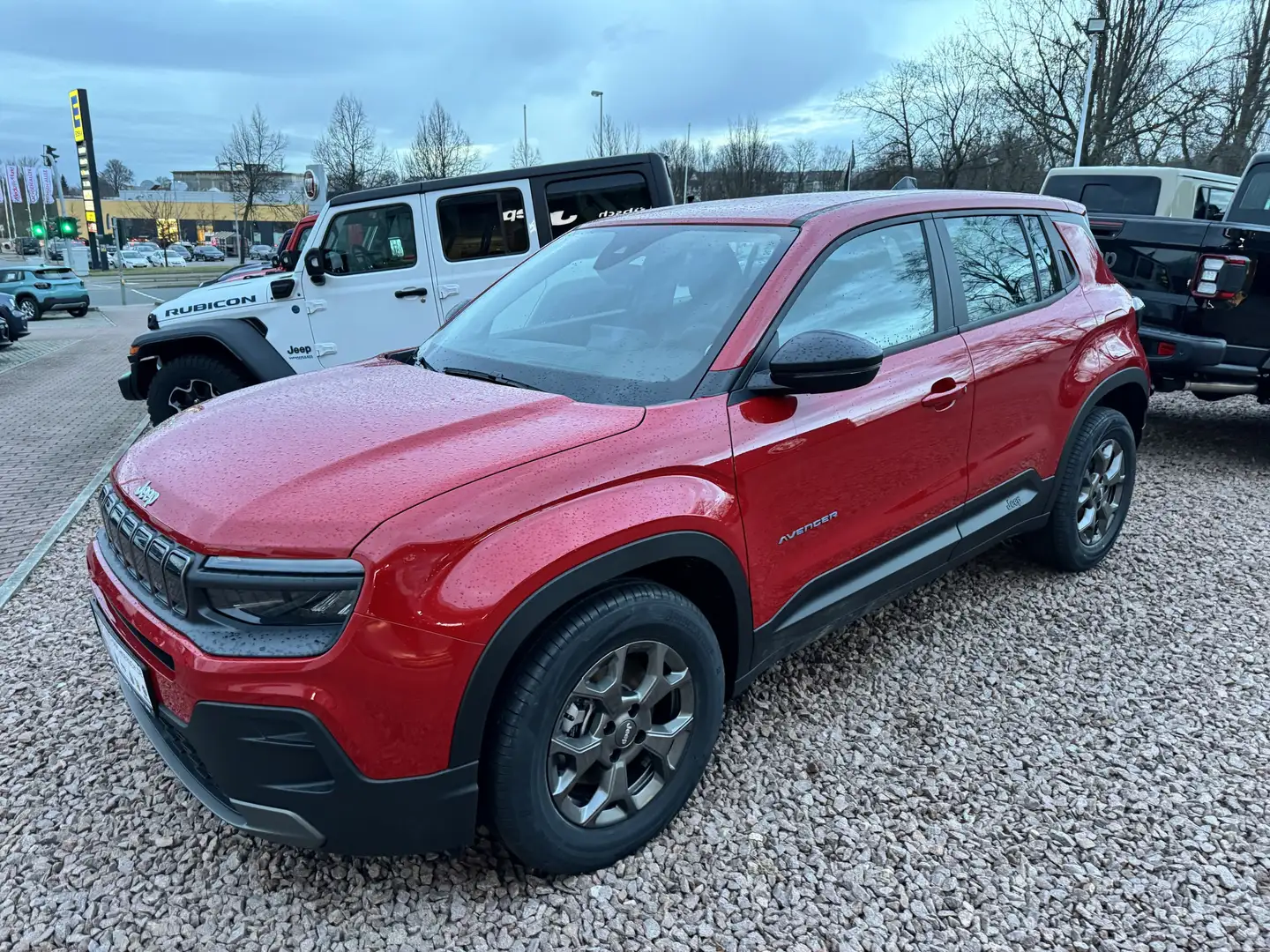 Jeep Avenger 54 kWh 115 kW Longitude Rot - 2