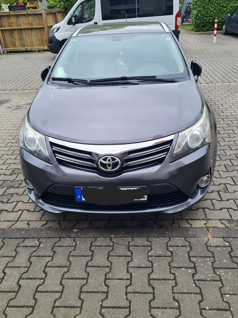Toyota Avensis Grau - 1