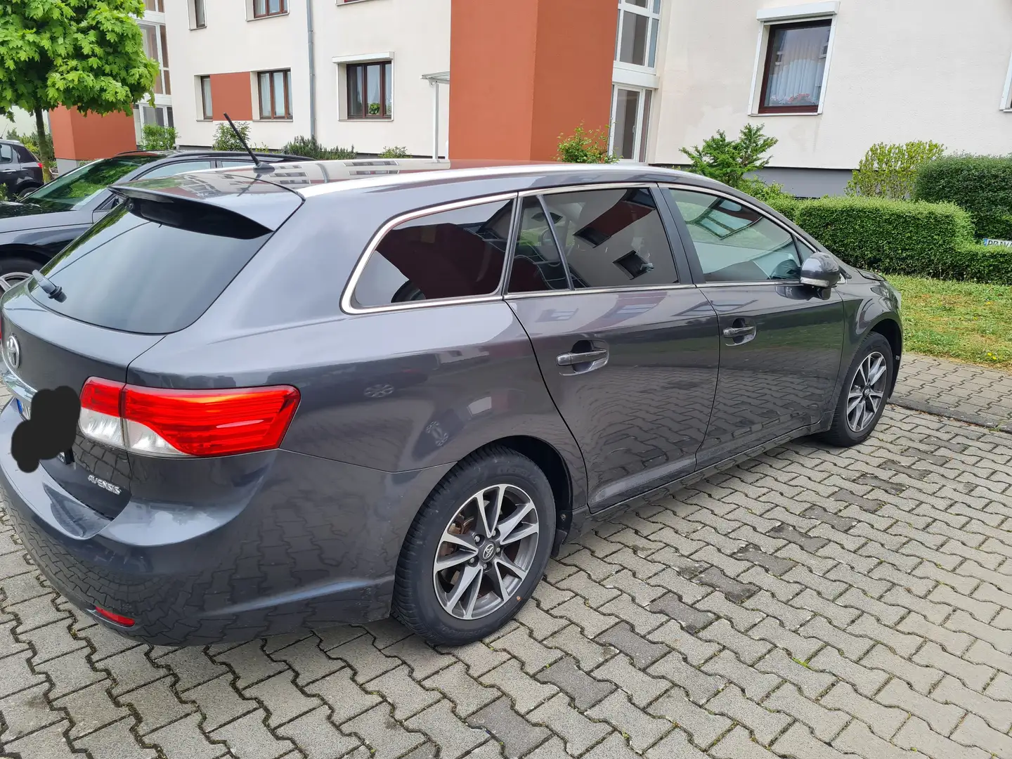 Toyota Avensis Grau - 2