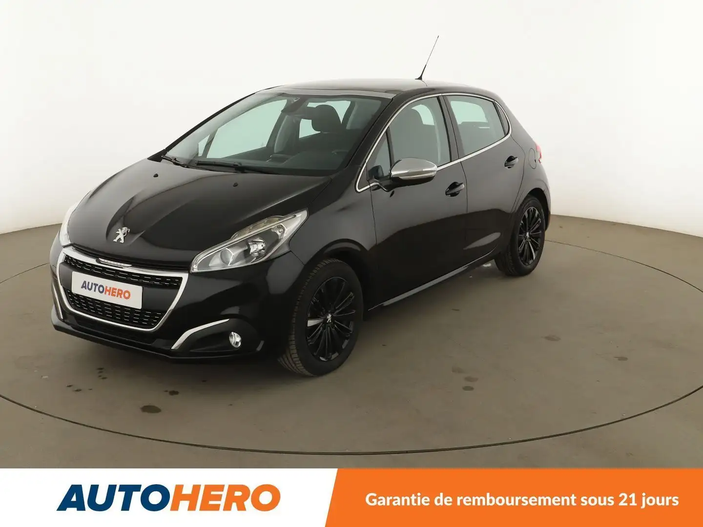 Peugeot 208 1.2 PureTech Allure EAT6 Noir - 1