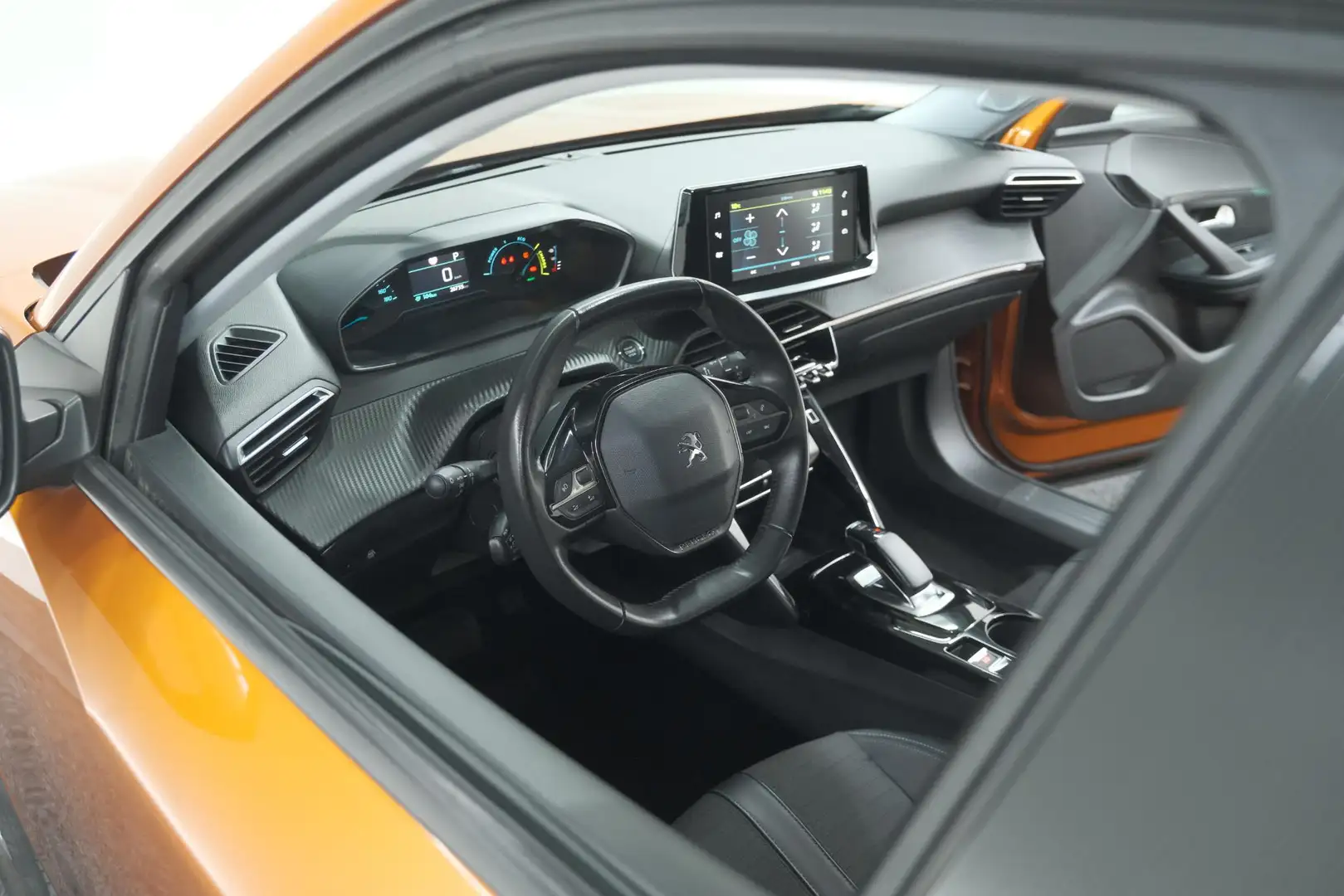 Peugeot e-2008 EV Allure Pack 50 kWh | 3 Fase Laadfunctie | Parke Oranje - 2