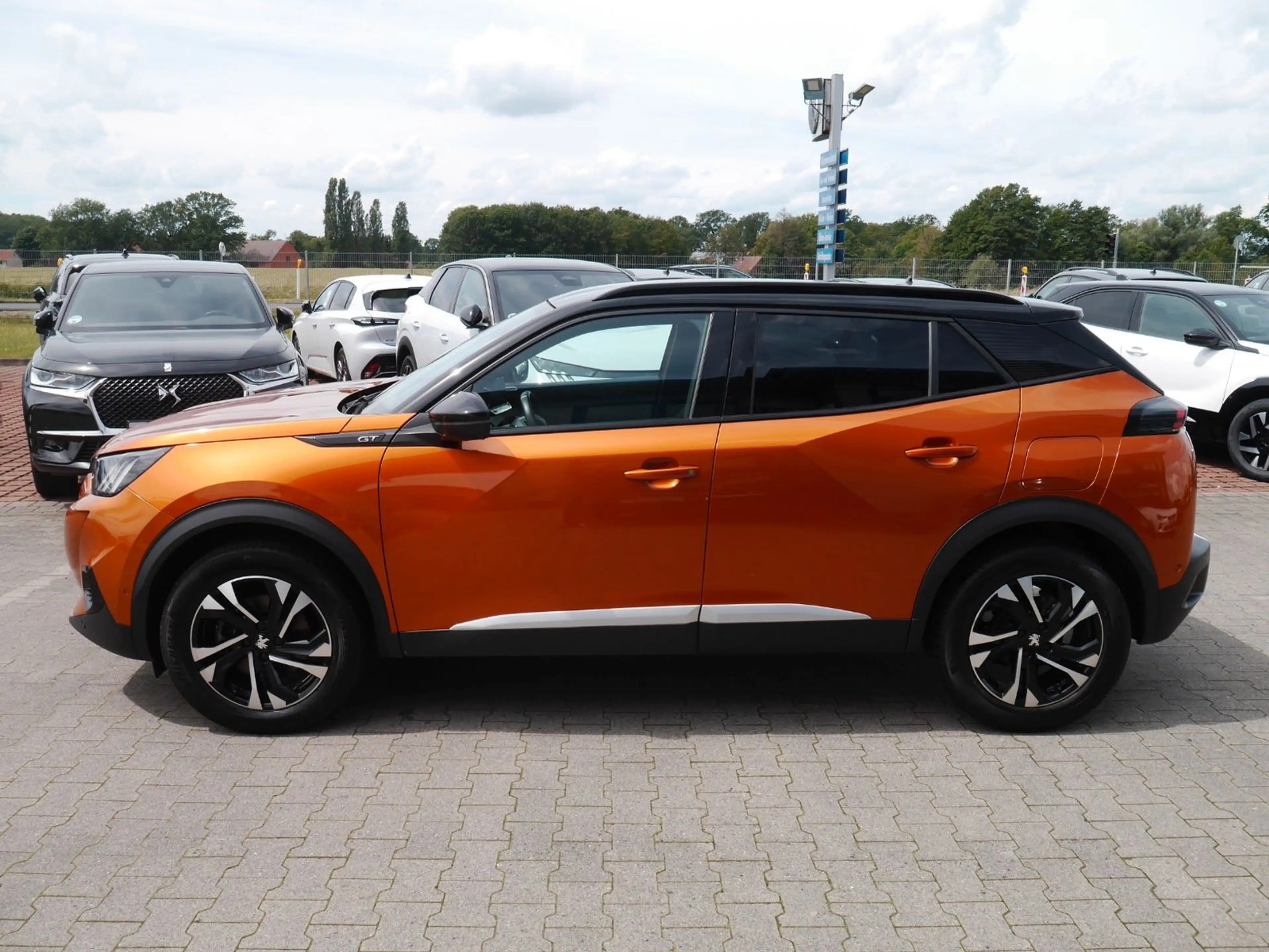 Peugeot 2008 PureTech 155 "GT"  LED/Navi/APP/Kamera — photo 3
