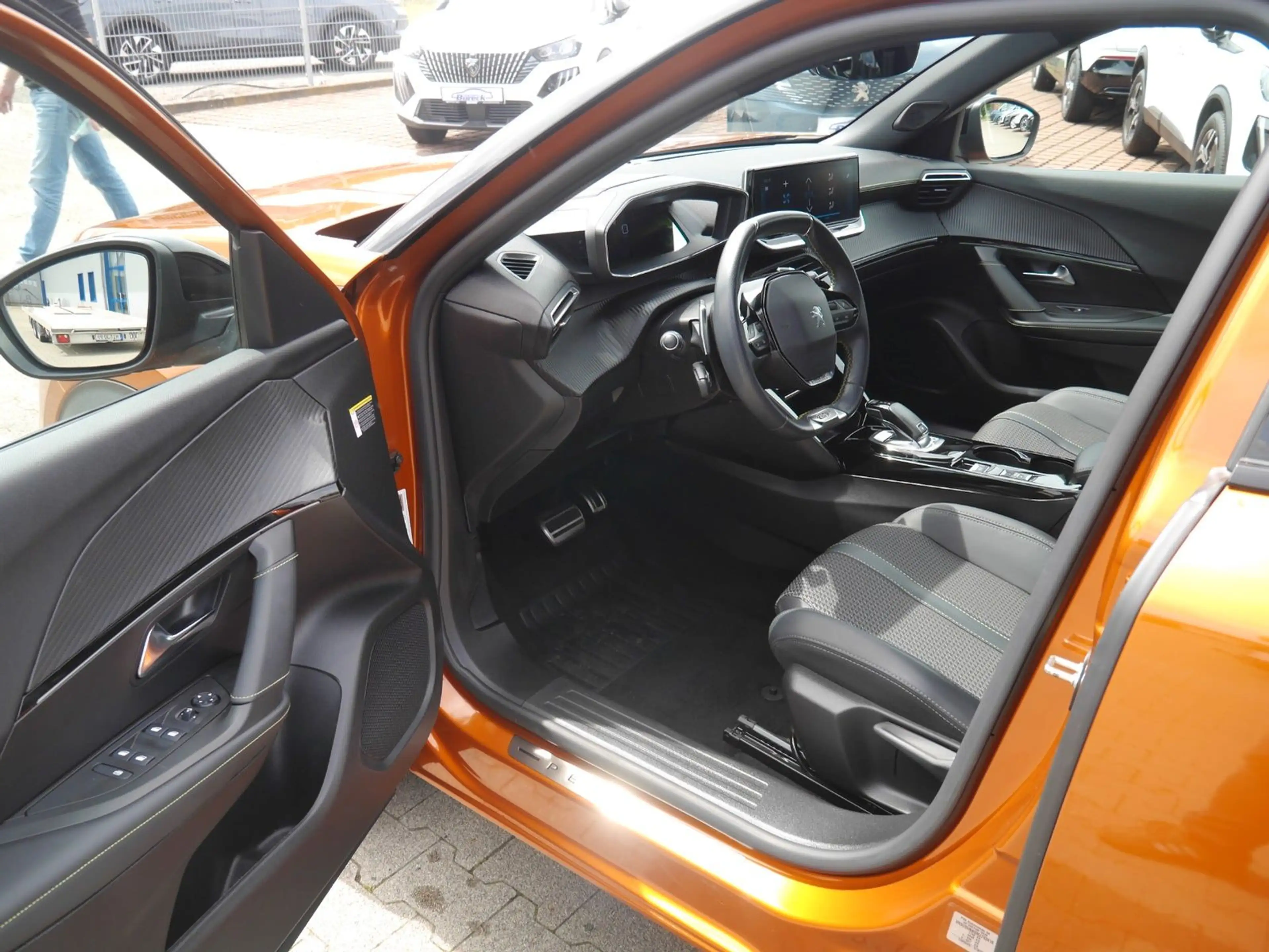 Peugeot 2008 PureTech 155 "GT"  LED/Navi/APP/Kamera — photo 14