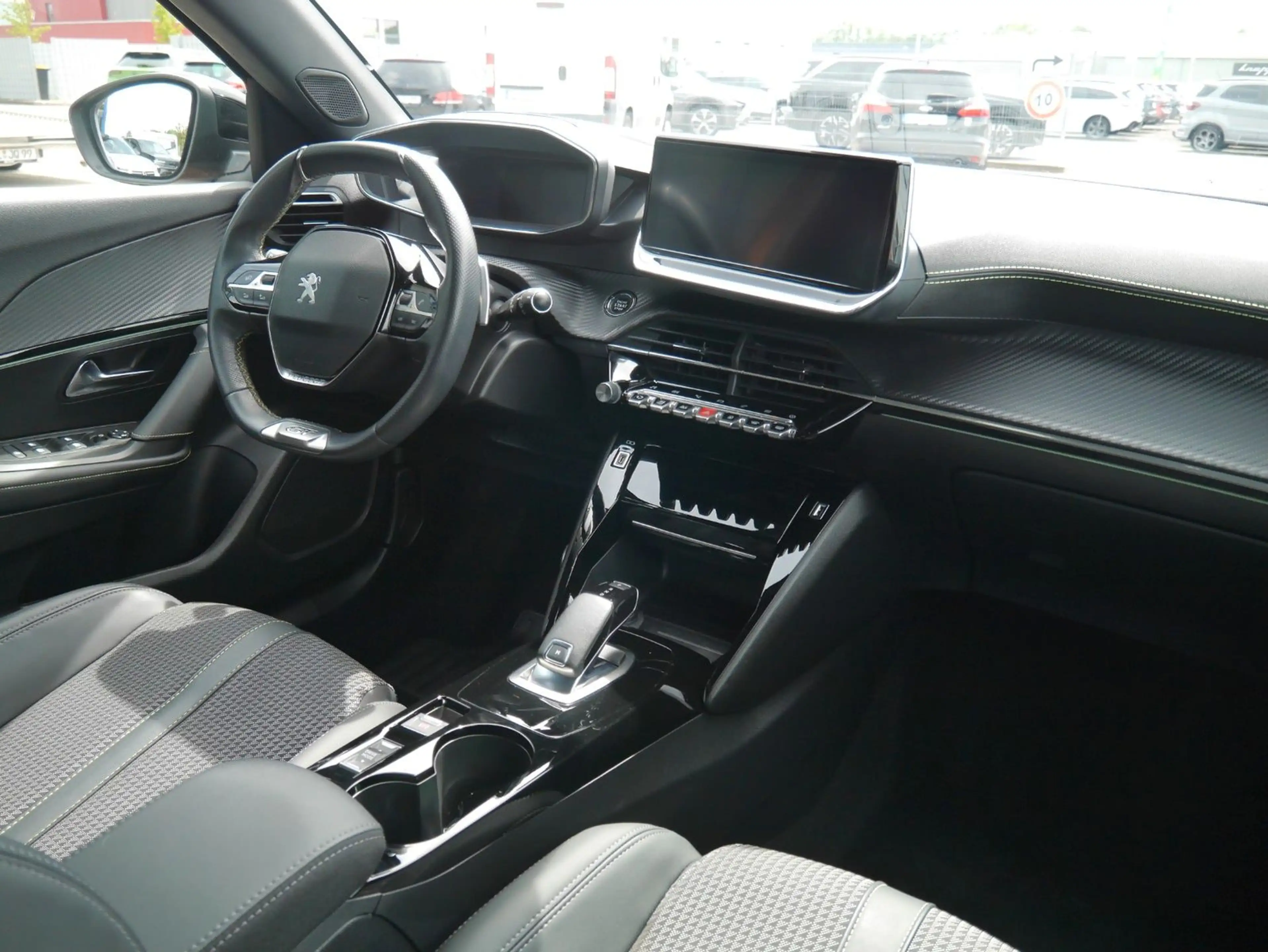 Peugeot 2008 PureTech 155 "GT"  LED/Navi/APP/Kamera — photo 11