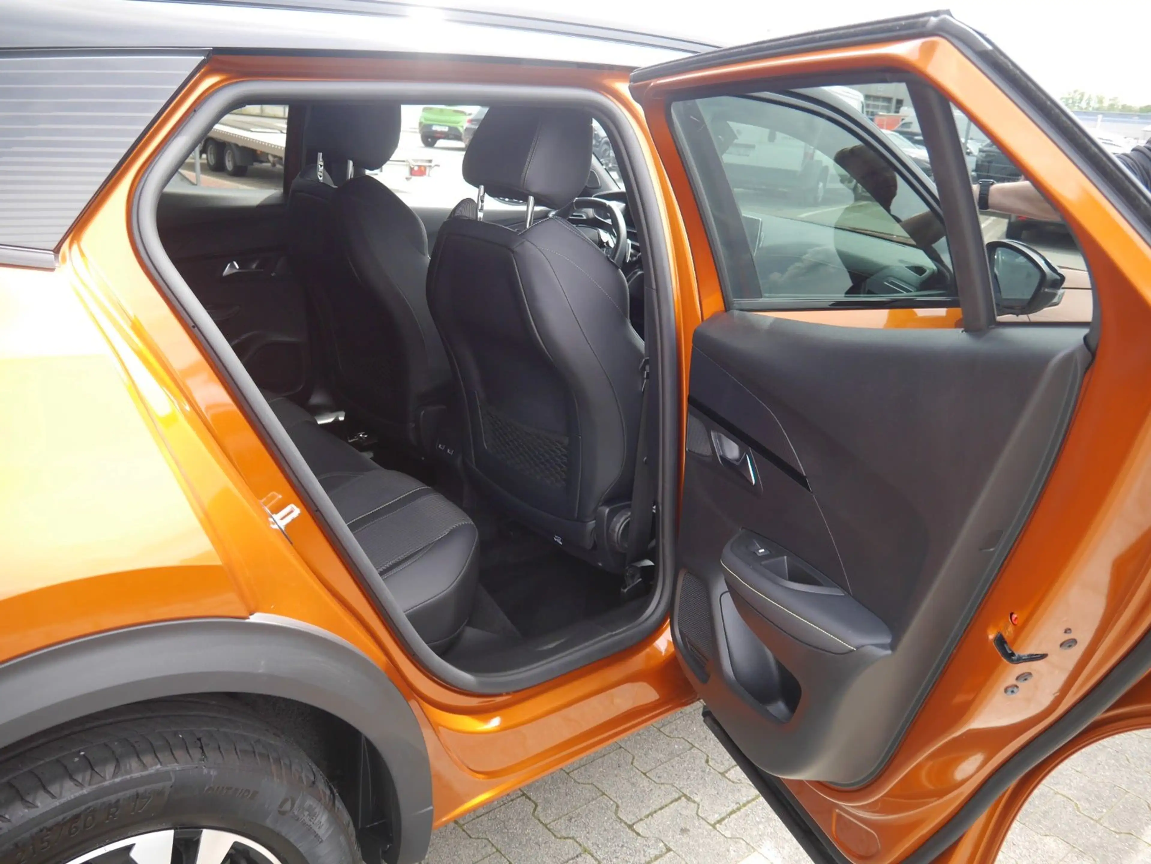 Peugeot 2008 PureTech 155 "GT"  LED/Navi/APP/Kamera — photo 9