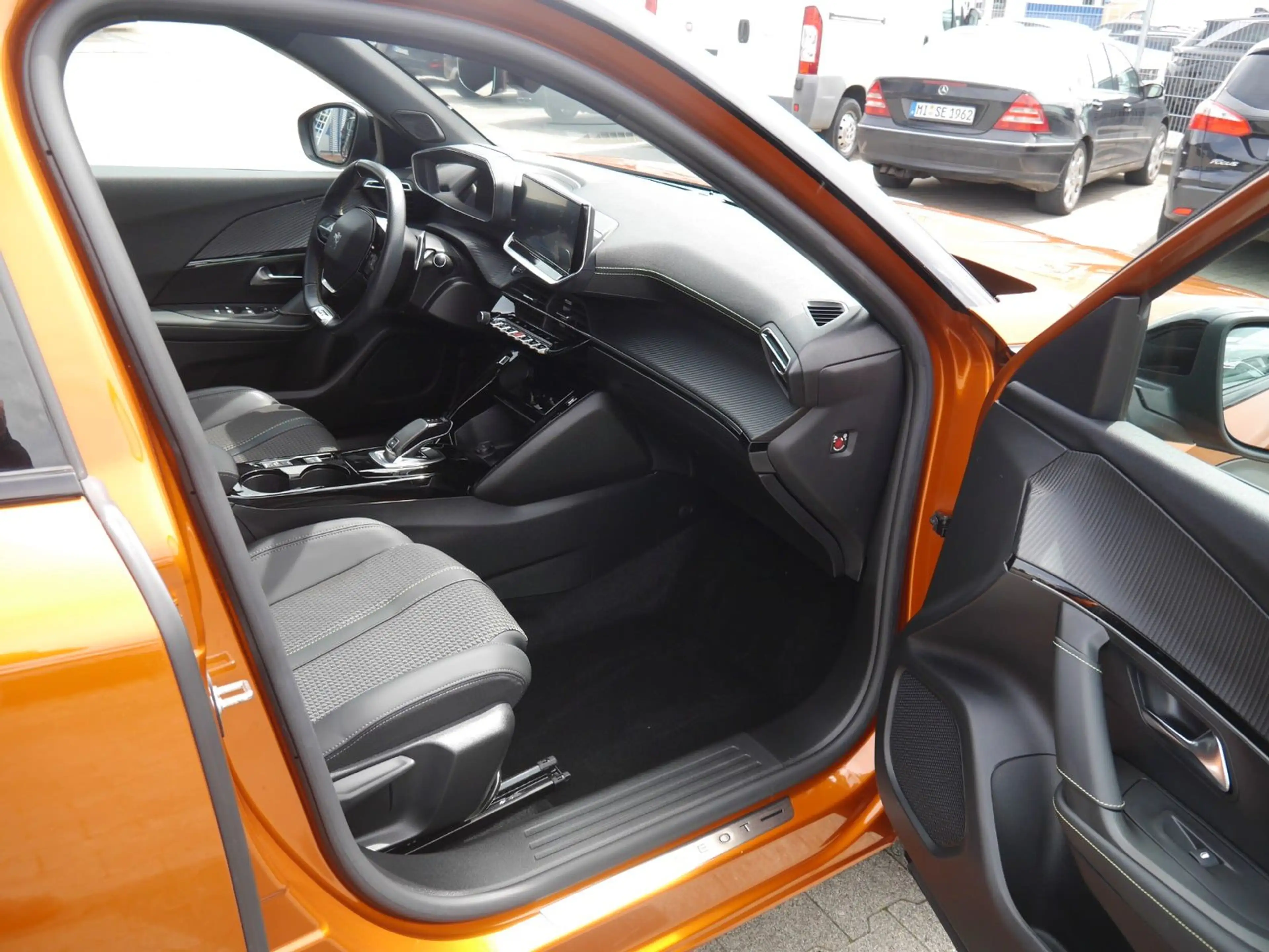 Peugeot 2008 PureTech 155 "GT"  LED/Navi/APP/Kamera — photo 13