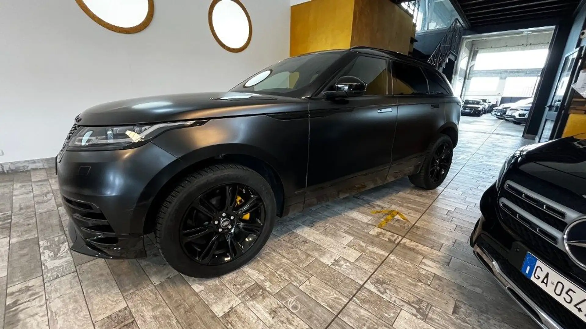 Land Rover Range Rover Velar 2.0D I4 240 CV R-Dynamic HSE- WRAPPING - Noir - 1