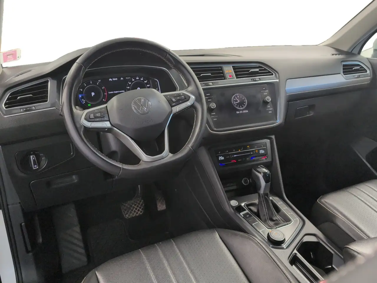 Volkswagen Tiguan photo Volkswagen Tiguan