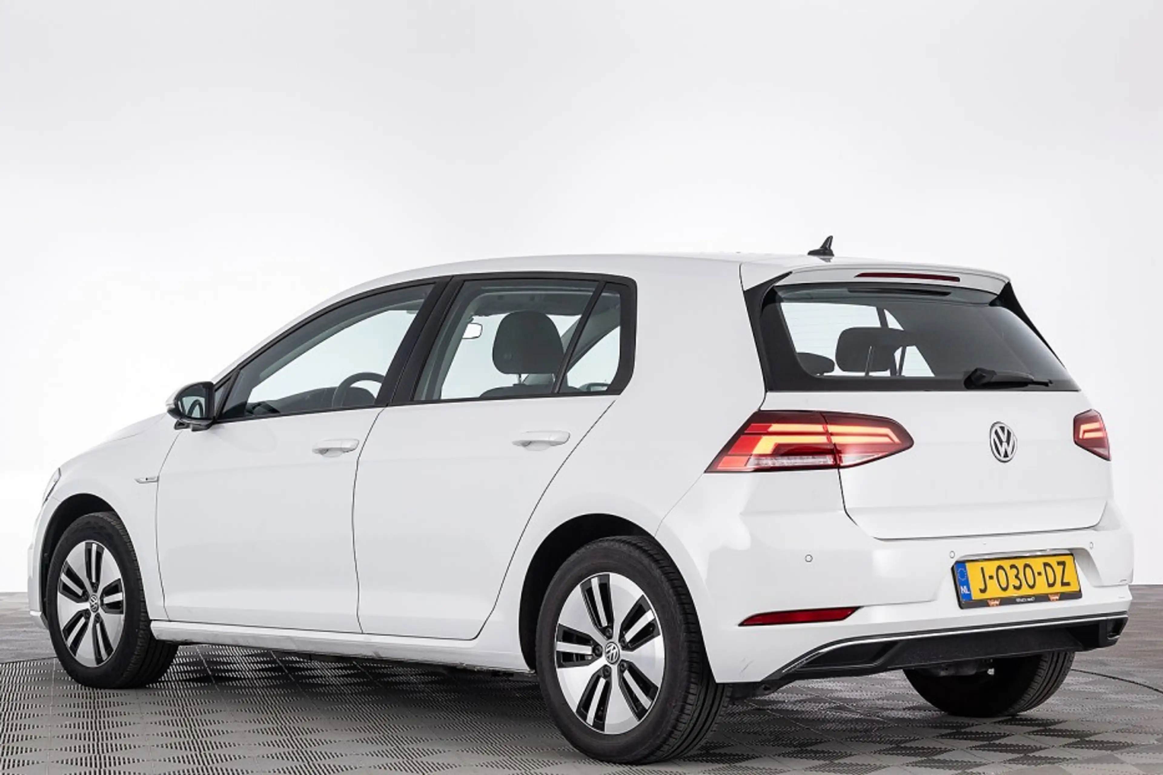 Volkswagen e-Golf E-DITION *SOH 92.77%* LED | VELGEN | NAVI ✅ 1e Eig — photo 2