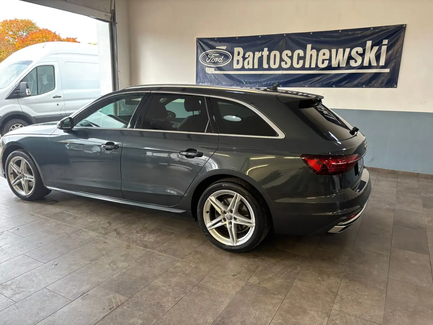 Audi A4 35 TFSI advanced Grau - 2