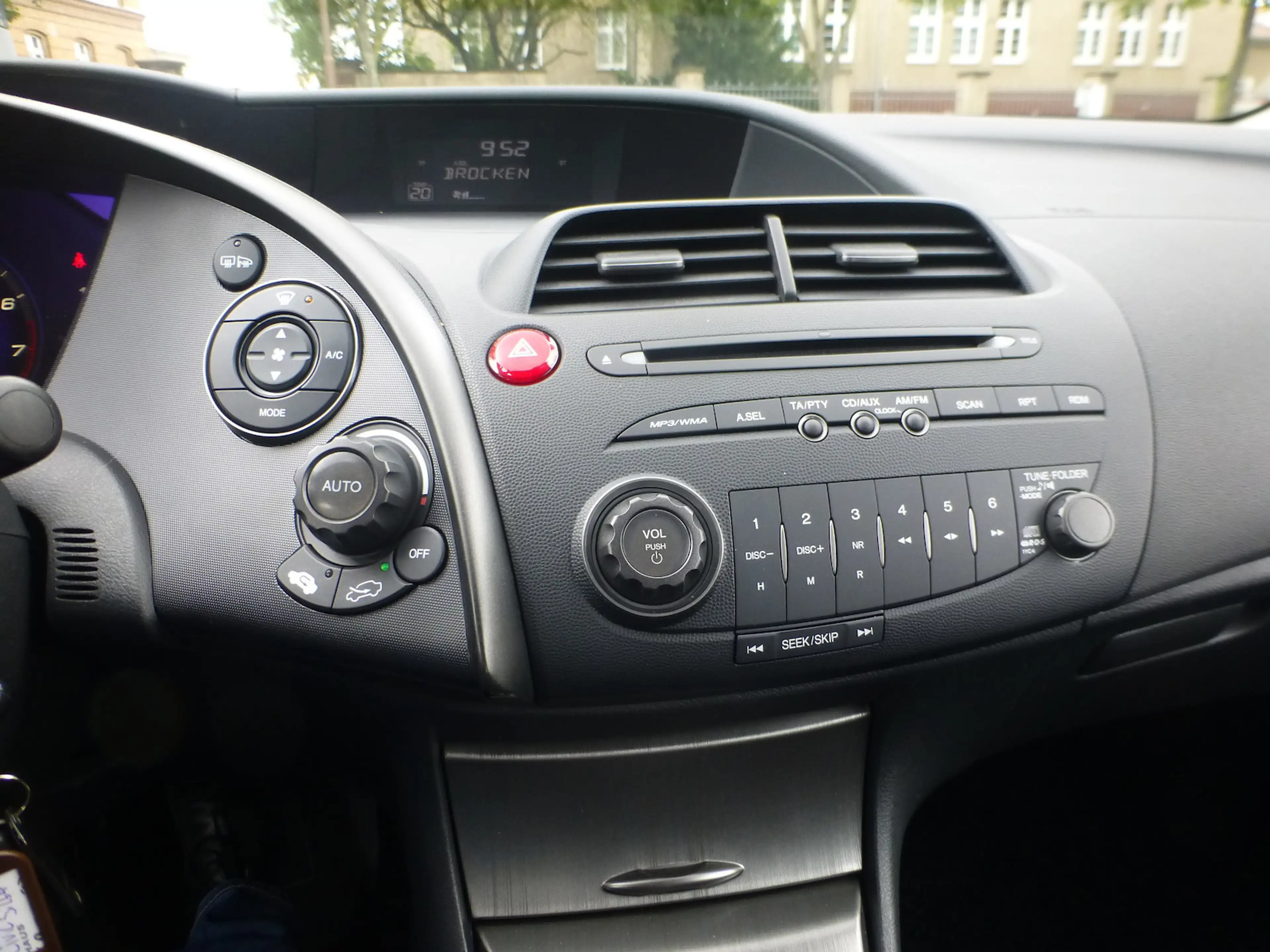Honda Civic 1,4 Comfort 5-Türer Klima — photo 7
