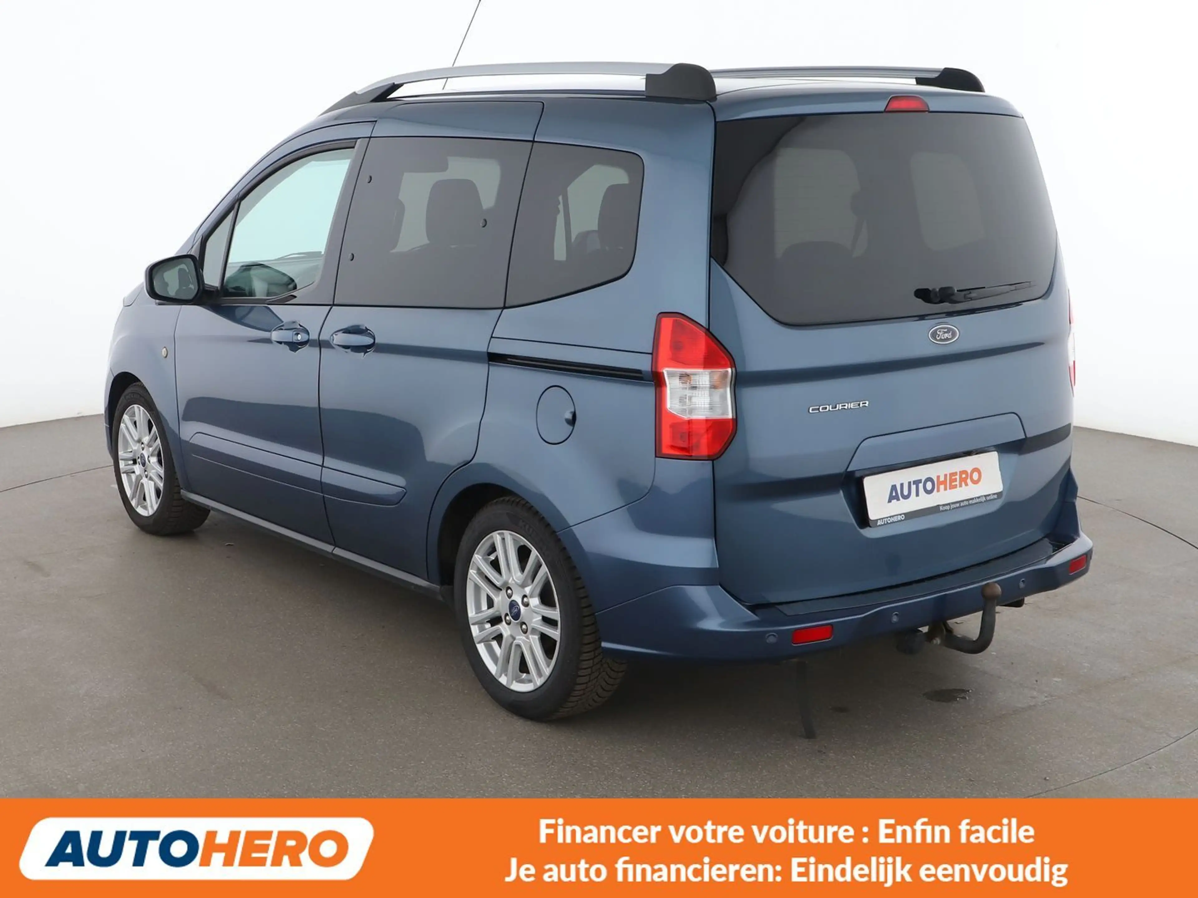 Ford Tourneo 1.0 EcoBoost Titanium — photo 4