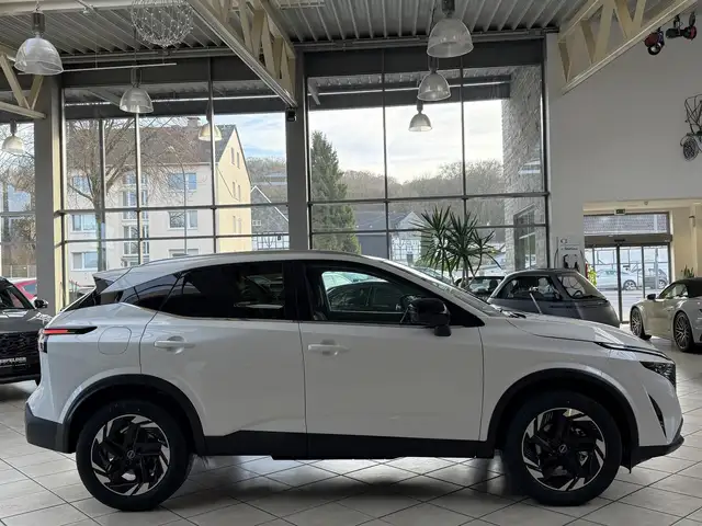 Nissan Qashqai view 2