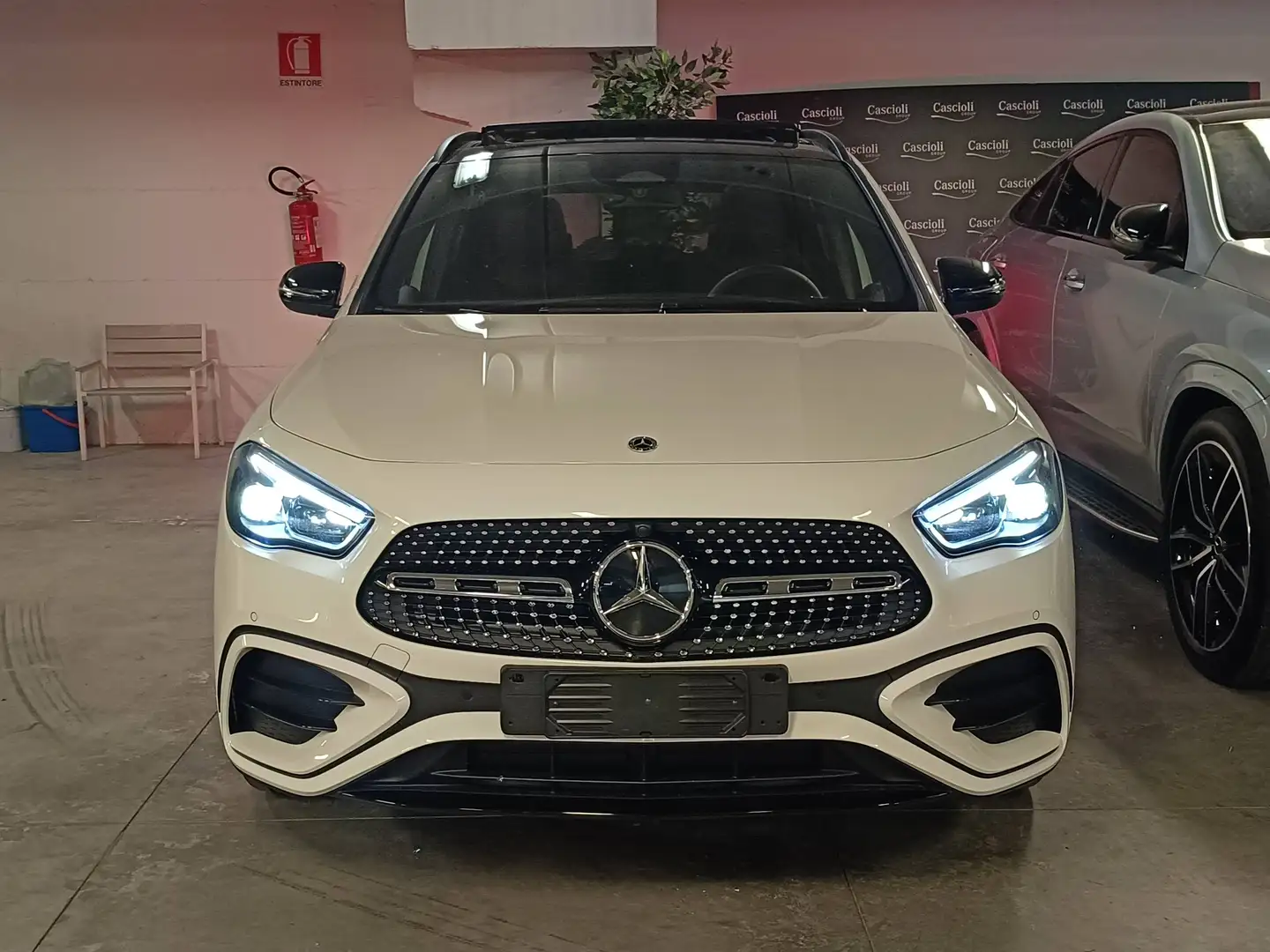 Mercedes-Benz GLA 200 d automatic Bianco - 2