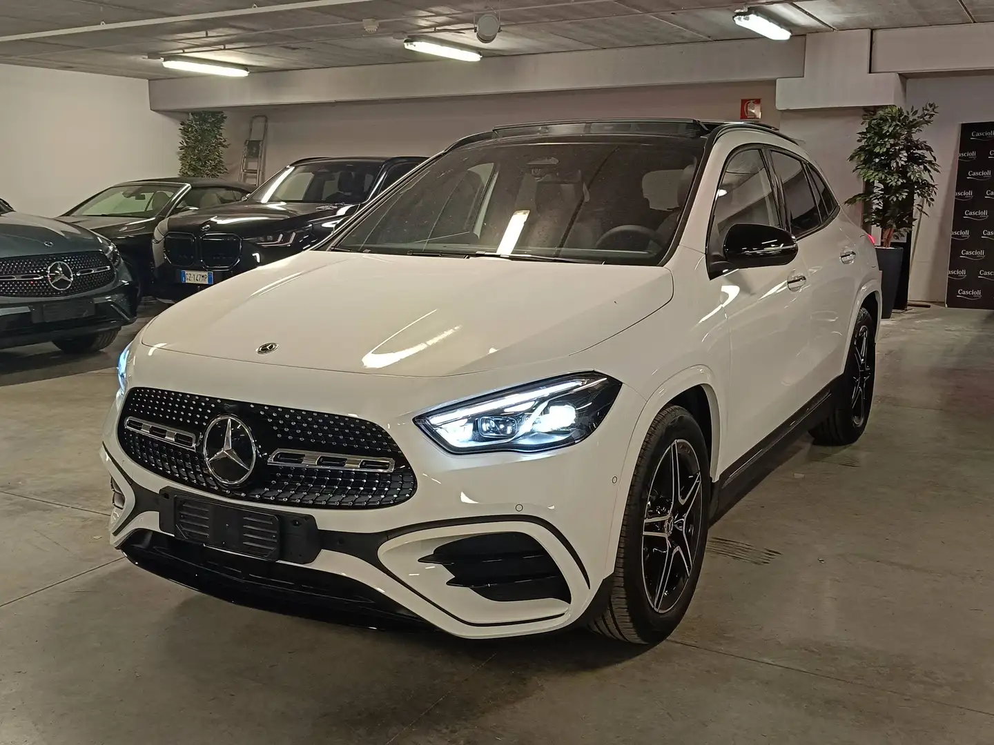 Mercedes-Benz GLA 200 d automatic Bianco - 1