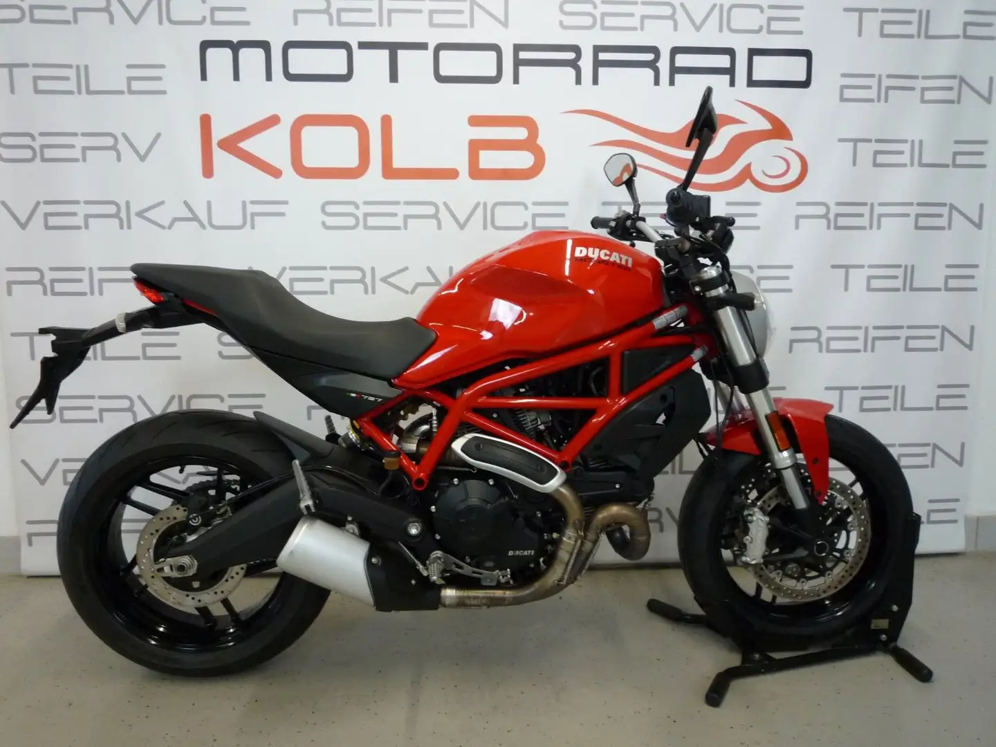 Ducati Monster 797 Red - 1