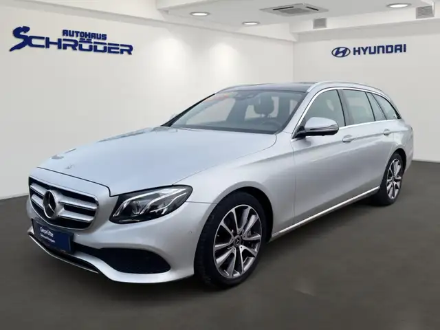 Mercedes-Benz E 450 AVANTGARDE 4Matic PANO+AHK+NAVI+LED