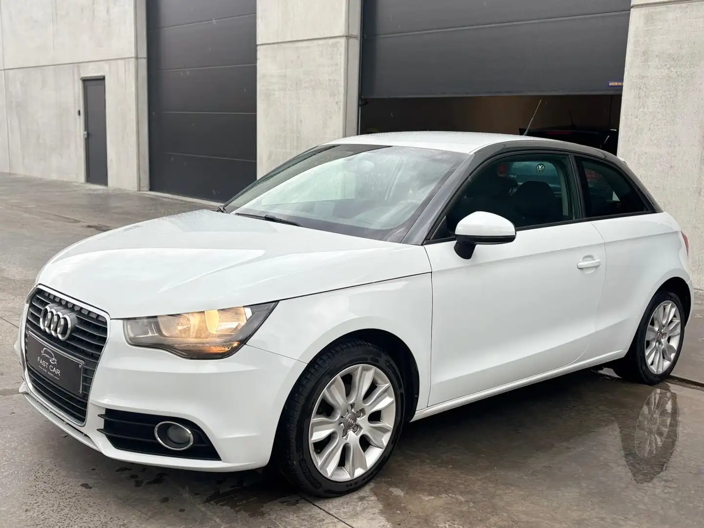 Audi A1 1.6 TDi Attraction - 1