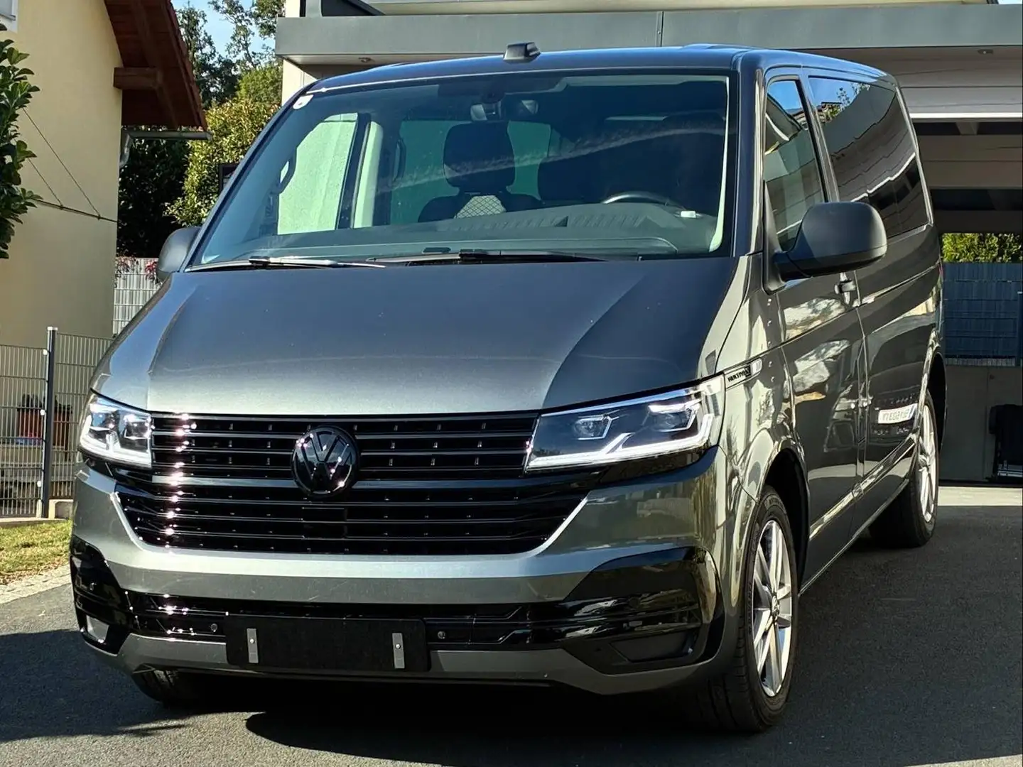 Volkswagen T6.1 Multivan Trendline Grau - 2
