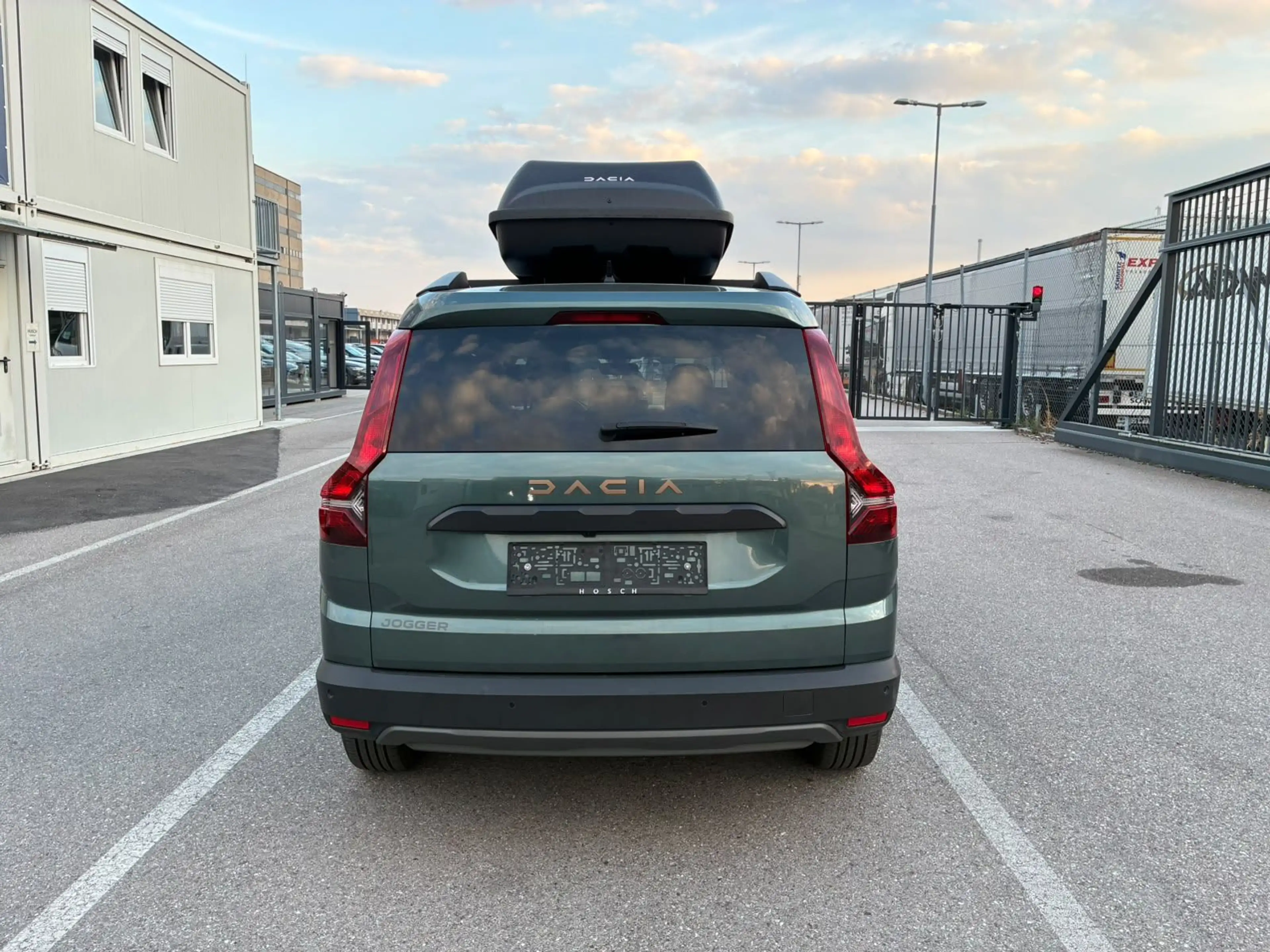 Dacia Jogger Extreme TCe 110 7-SITZER DACHBOX KAMERA NAV — photo 6