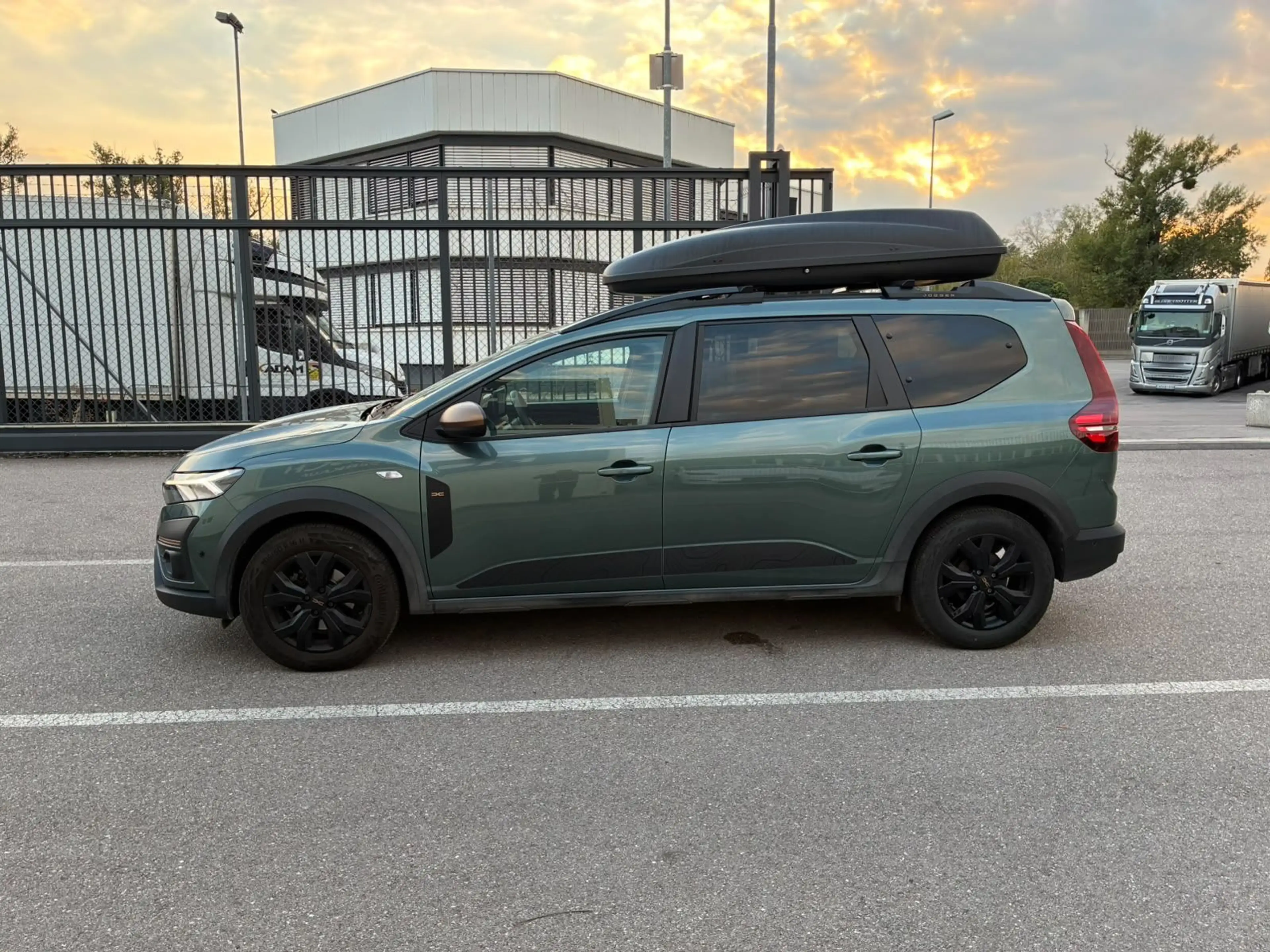 Dacia Jogger Extreme TCe 110 7-SITZER DACHBOX KAMERA NAV — photo 2