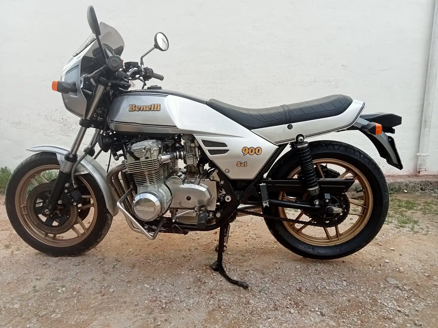 Benelli 900 Sei Šedá - 1