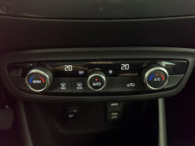 Opel Crossland view 12