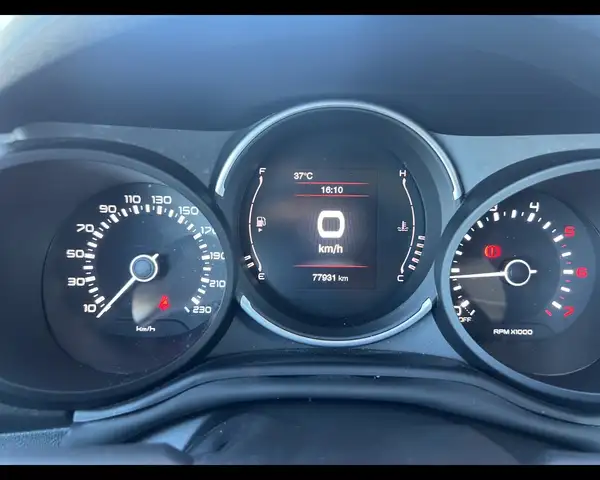 Fiat 500L view 11