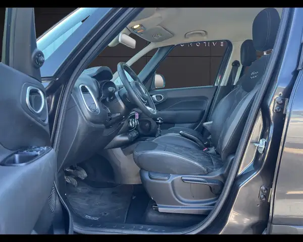Fiat 500L view 8