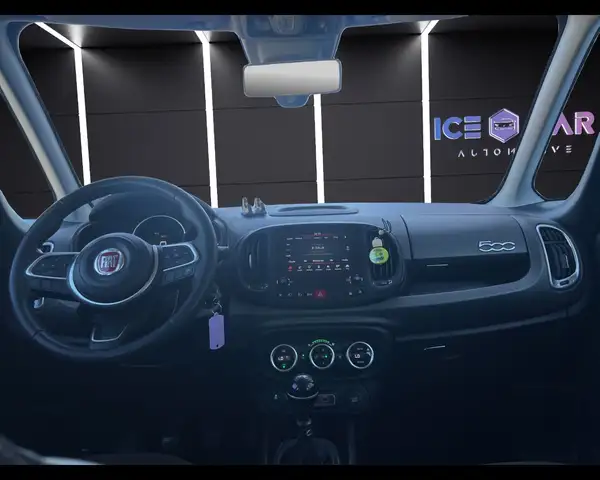 Fiat 500L view 12