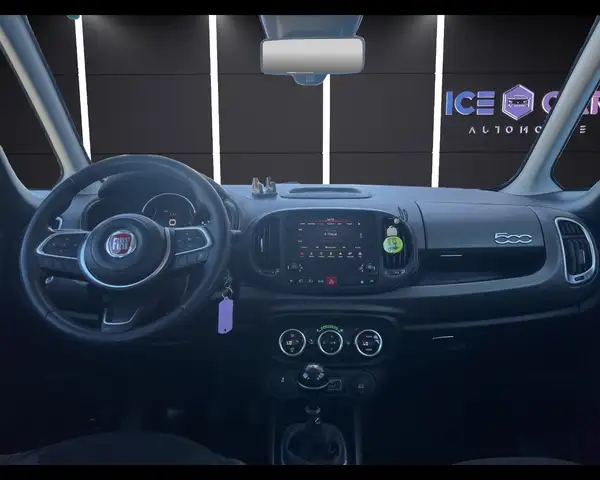 Fiat 500L view 9