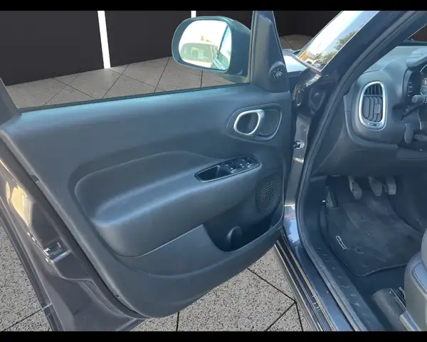 Fiat 500L view 14