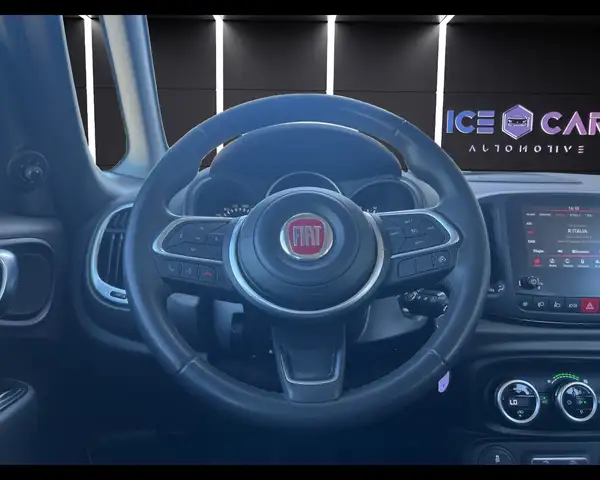 Fiat 500L view 10