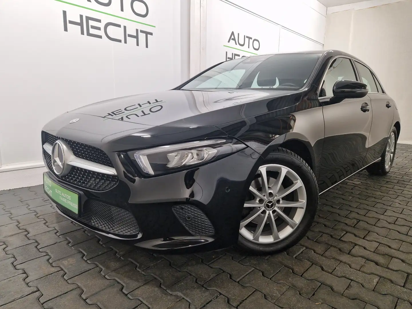 Mercedes-Benz A 180 Progressive 7G, LED, Navi, SHZ, PDC Negro - 1