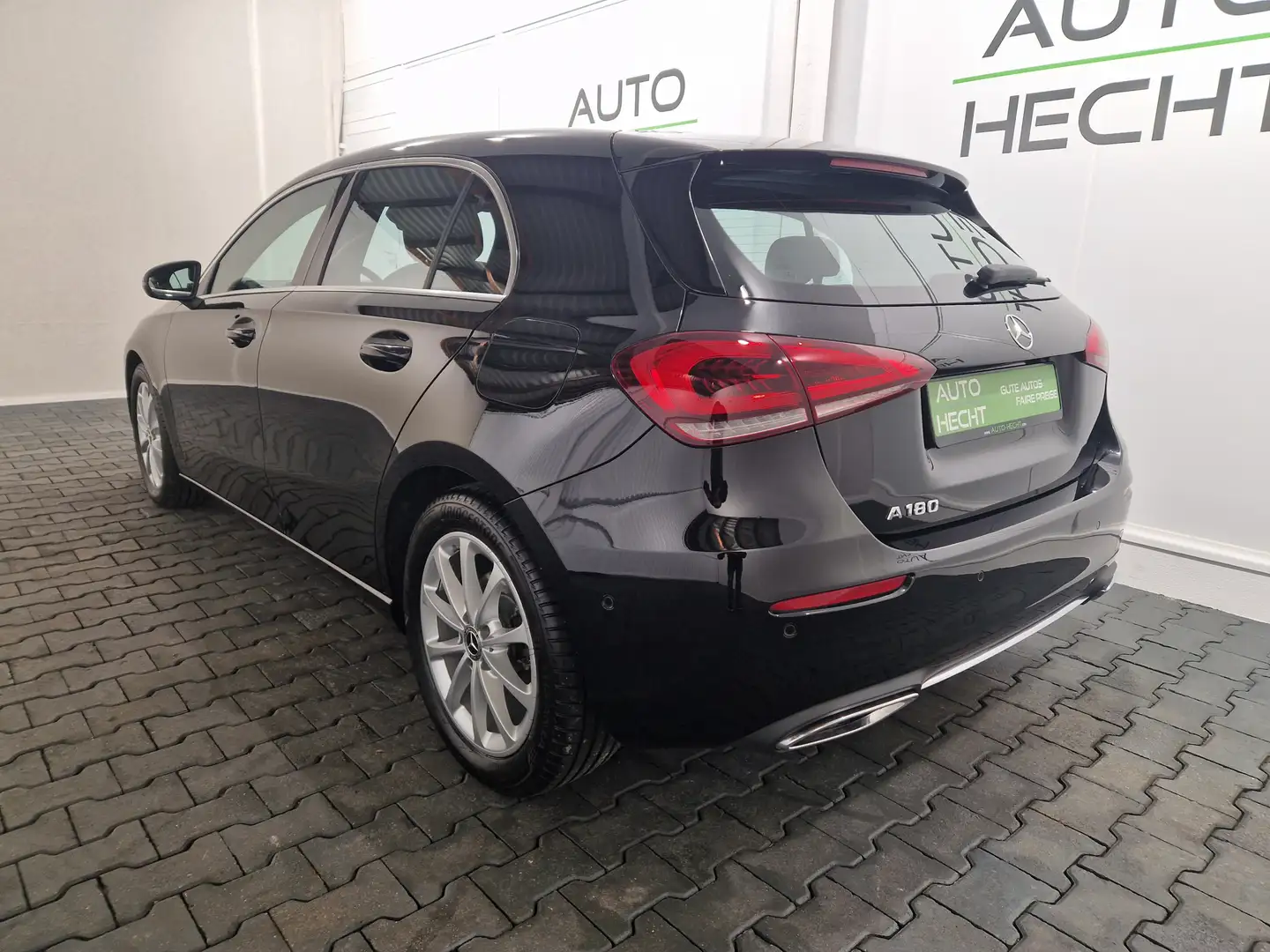 Mercedes-Benz A 180 Progressive 7G, LED, Navi, SHZ, PDC Negro - 2