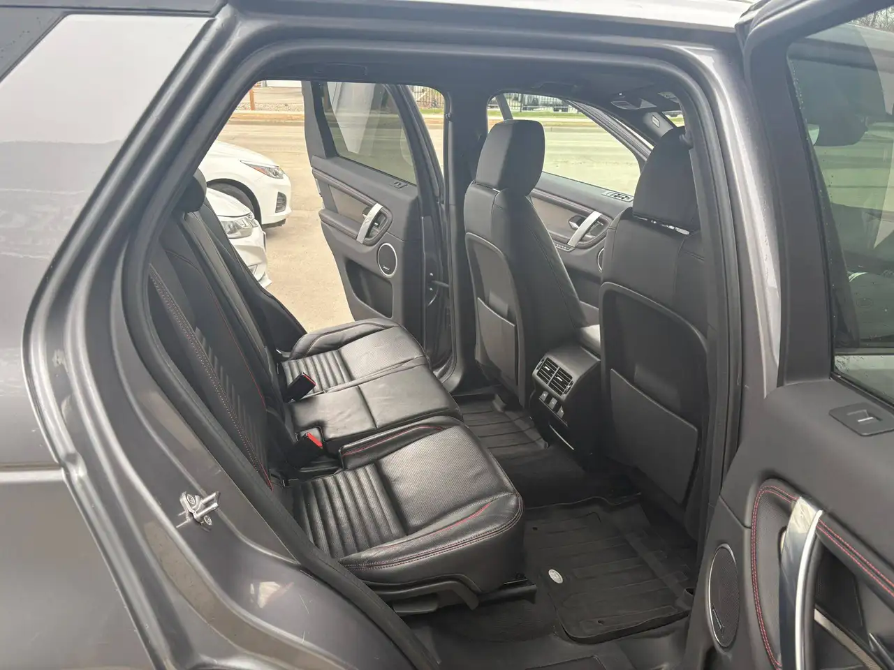 Land Rover Discovery Sport снимка Land Rover Discovery Sport