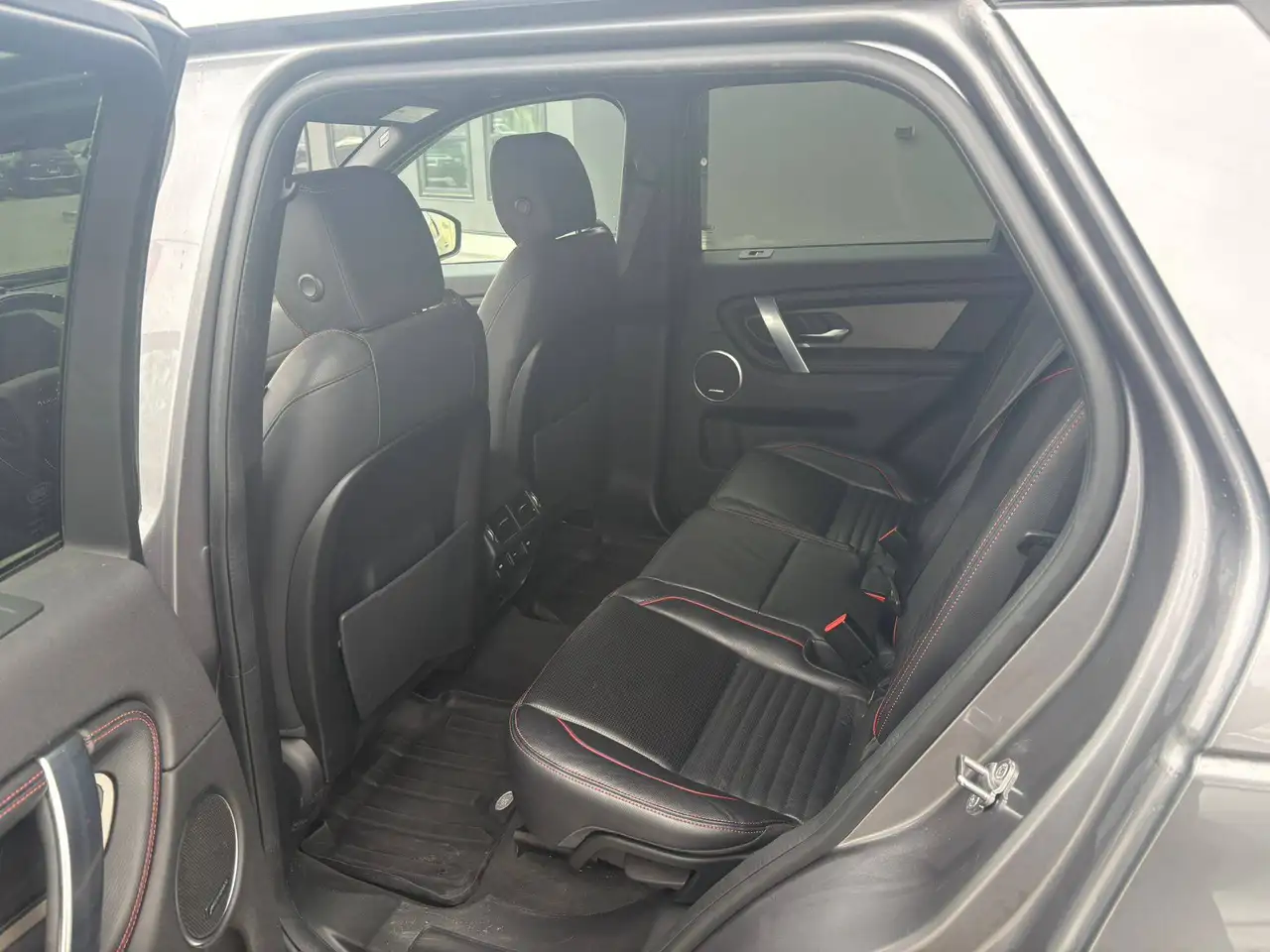 Land Rover Discovery Sport снимка Land Rover Discovery Sport