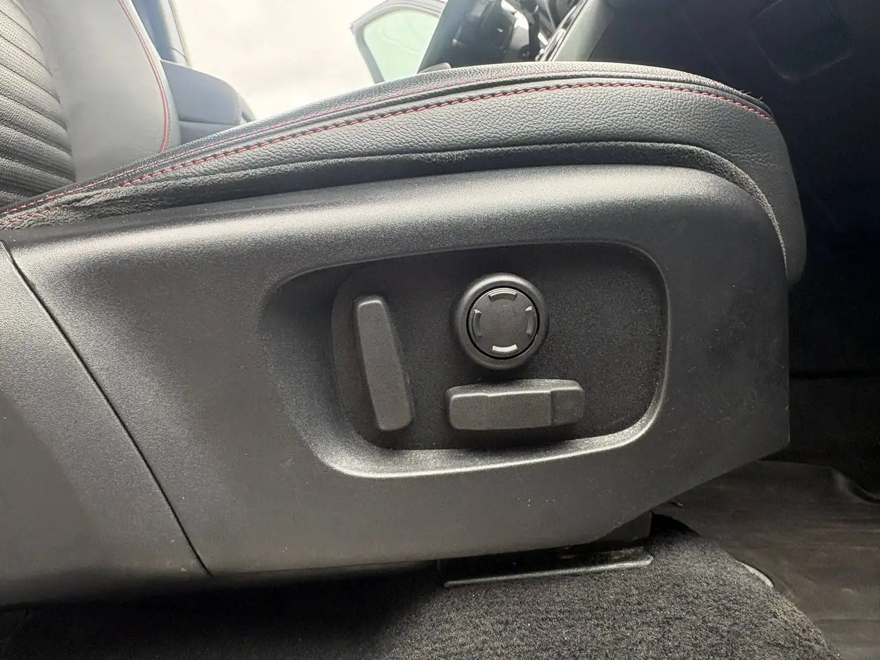 Land Rover Discovery Sport снимка Land Rover Discovery Sport